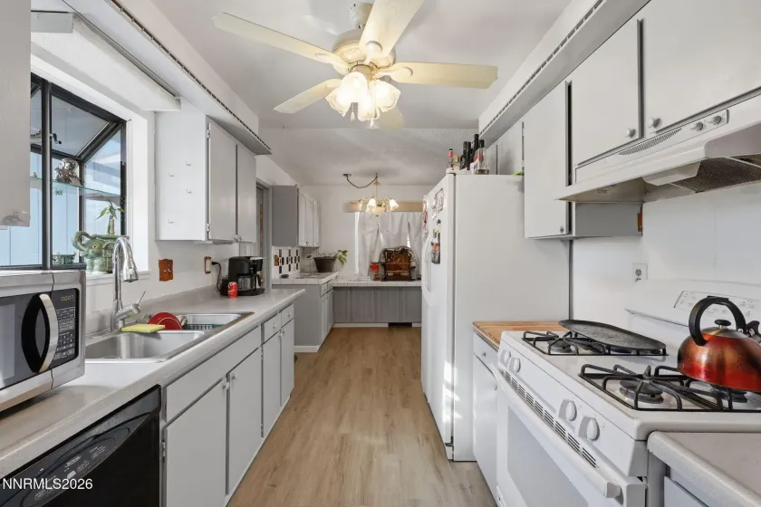 3200 Pine, Carson City, Nevada 89706, 3 Bedrooms Bedrooms, ,2 BathroomsBathrooms,Residential,Residential,Pine,260003402