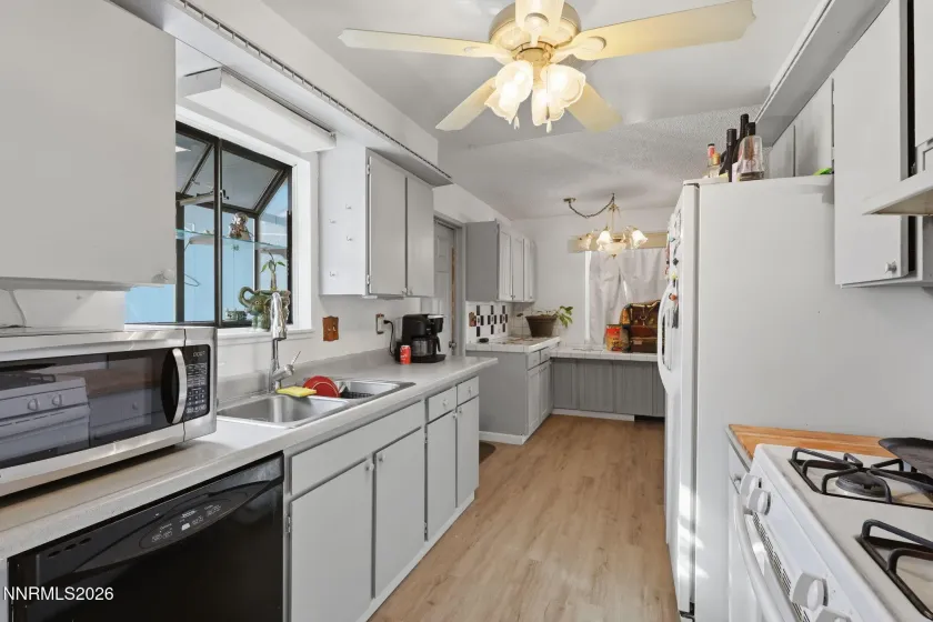 3200 Pine, Carson City, Nevada 89706, 3 Bedrooms Bedrooms, ,2 BathroomsBathrooms,Residential,Residential,Pine,260003402