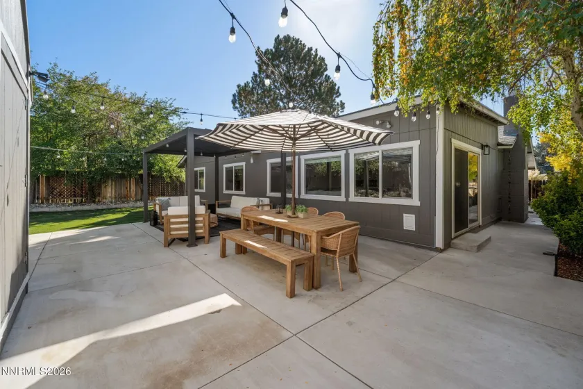 876 Pinewood, Sparks, Nevada 89434, 3 Bedrooms Bedrooms, ,2 BathroomsBathrooms,Residential,Residential,Pinewood,260003430