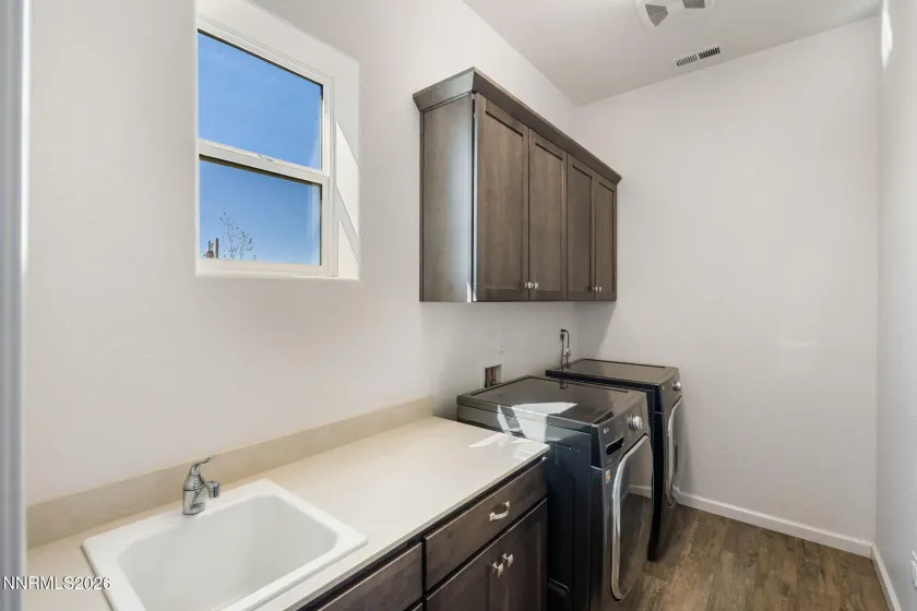 2001 Neviekay, Reno, Nevada 89521, 4 Bedrooms Bedrooms, ,4 BathroomsBathrooms,Residential,Residential,Neviekay,260003442