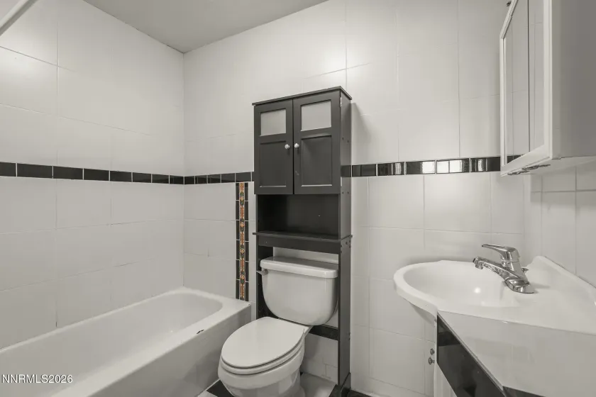 5660 Igloo, Sun Valley, Nevada 89433, 4 Bedrooms Bedrooms, ,3 BathroomsBathrooms,Residential,Residential,Igloo,260003456