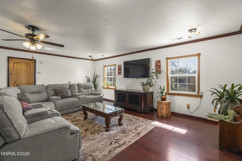 5660 Igloo, Sun Valley, Nevada 89433, 4 Bedrooms Bedrooms, ,3 BathroomsBathrooms,Residential,Residential,Igloo,260003456