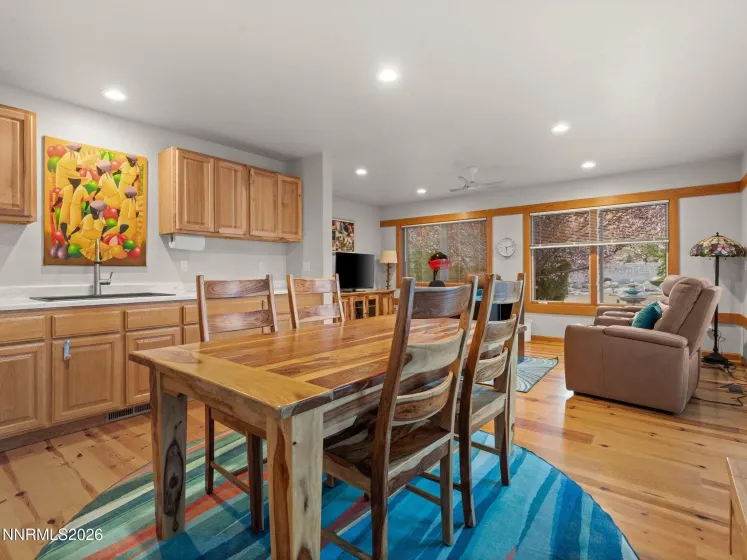 2555 Wellington, Carson City, Nevada 89703, 4 Bedrooms Bedrooms, ,4 BathroomsBathrooms,Residential,Residential,Wellington,260003460