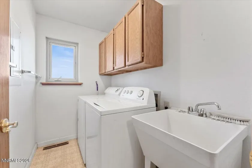 1326 Santa Barbara, Minden, Nevada 89423, 3 Bedrooms Bedrooms, ,2 BathroomsBathrooms,Residential,Residential,Santa Barbara,260003481