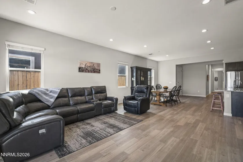 7854 Hoback, Sparks, Nevada 89436, 3 Bedrooms Bedrooms, ,2 BathroomsBathrooms,Residential,Residential,Hoback,260003483