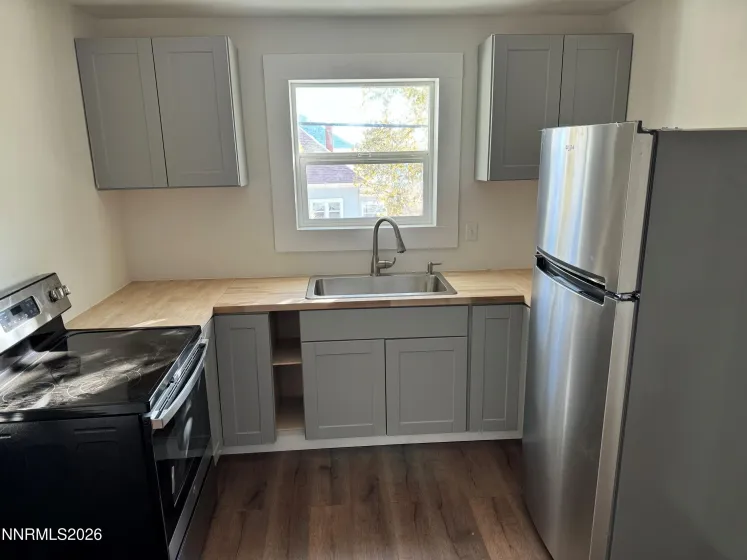 401 6th, Sparks, Nevada 89431, 7 Bedrooms Bedrooms, ,5 BathroomsBathrooms,Residential Income,Residential,6th,260003489