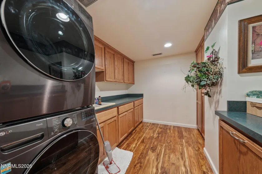 951 Riverview, Gardnerville, Nevada 89460, 5 Bedrooms Bedrooms, ,5 BathroomsBathrooms,Residential,Residential,Riverview,260003503