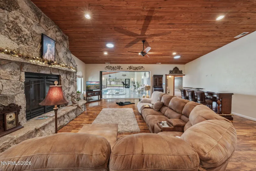 951 Riverview, Gardnerville, Nevada 89460, 5 Bedrooms Bedrooms, ,5 BathroomsBathrooms,Residential,Residential,Riverview,260003503