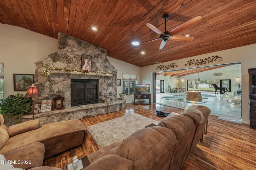 951 Riverview, Gardnerville, Nevada 89460, 5 Bedrooms Bedrooms, ,5 BathroomsBathrooms,Residential,Residential,Riverview,260003503