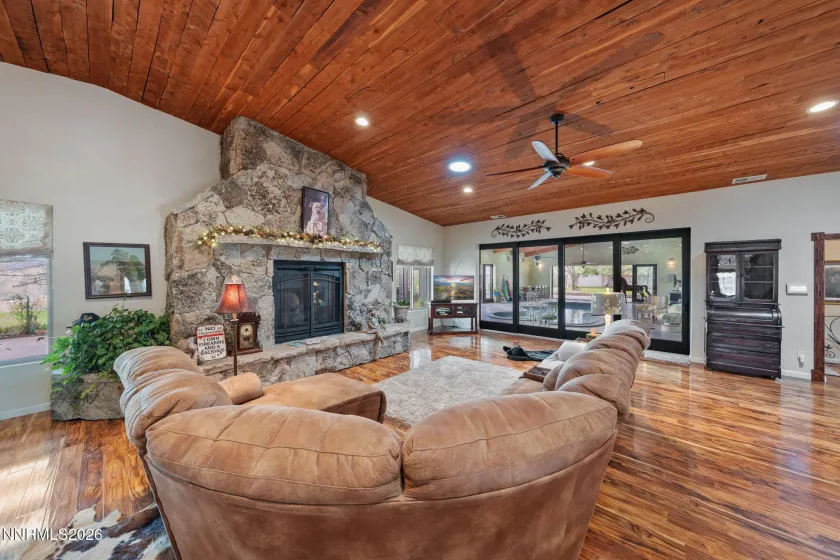 951 Riverview, Gardnerville, Nevada 89460, 5 Bedrooms Bedrooms, ,5 BathroomsBathrooms,Residential,Residential,Riverview,260003503