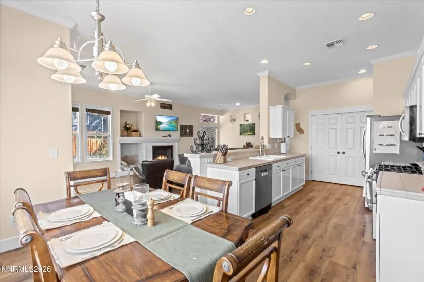 7815 Almeria, Sparks, Nevada 89436, 4 Bedrooms Bedrooms, ,2 BathroomsBathrooms,Residential,Residential,Almeria,260003505