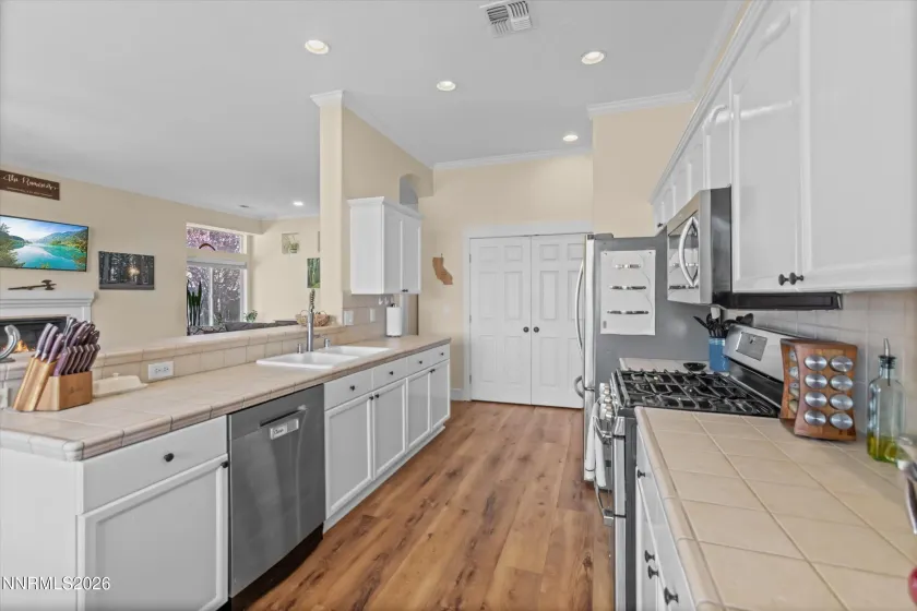 7815 Almeria, Sparks, Nevada 89436, 4 Bedrooms Bedrooms, ,2 BathroomsBathrooms,Residential,Residential,Almeria,260003505