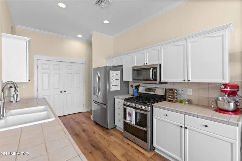 7815 Almeria, Sparks, Nevada 89436, 4 Bedrooms Bedrooms, ,2 BathroomsBathrooms,Residential,Residential,Almeria,260003505