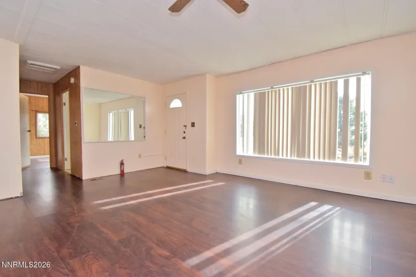 550 Quartz, Sun Valley, Nevada 89433, 3 Bedrooms Bedrooms, ,2 BathroomsBathrooms,Residential,Residential,Quartz,260001682