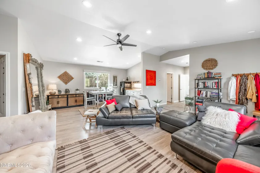 11130 Bondshire, Reno, Nevada 89511, 6 Bedrooms Bedrooms, ,3 BathroomsBathrooms,Residential,Residential,Bondshire,260003512