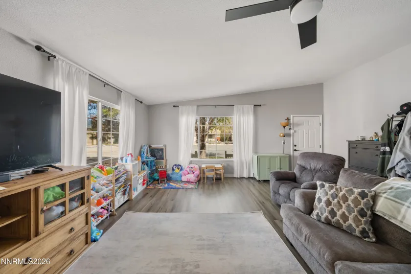 5950 Sunrose, Sun Valley, Nevada 89433, 3 Bedrooms Bedrooms, ,2 BathroomsBathrooms,Residential,Residential,Sunrose,260003518