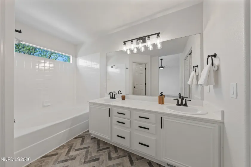 9561 Black Bear, Reno, Nevada 89506, 4 Bedrooms Bedrooms, ,3 BathroomsBathrooms,Residential,Residential,Black Bear,260003526