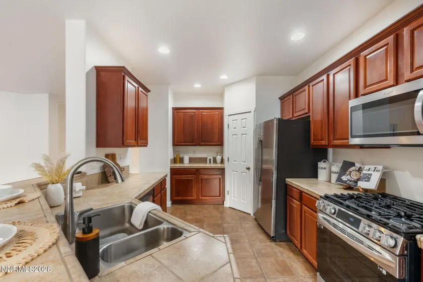 7593 Gold, Reno, Nevada 89506, 3 Bedrooms Bedrooms, ,2 BathroomsBathrooms,Residential,Residential,Gold,260003527