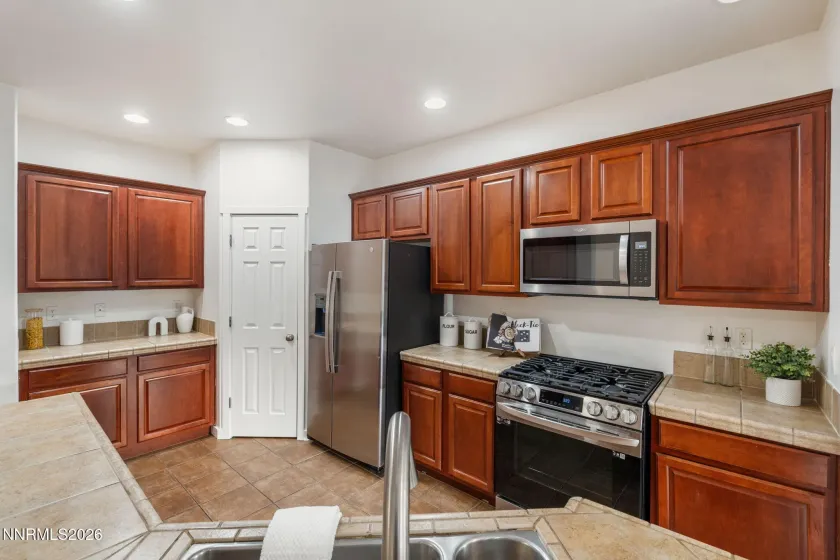 7593 Gold, Reno, Nevada 89506, 3 Bedrooms Bedrooms, ,2 BathroomsBathrooms,Residential,Residential,Gold,260003527