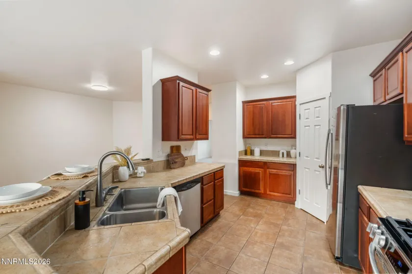 7593 Gold, Reno, Nevada 89506, 3 Bedrooms Bedrooms, ,2 BathroomsBathrooms,Residential,Residential,Gold,260003527