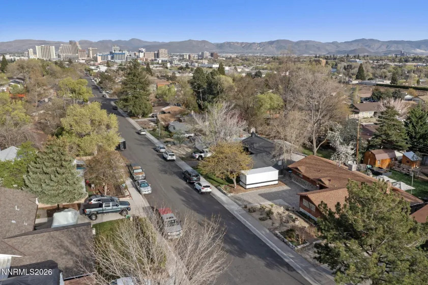 2060 Carlin, Reno, Nevada 89503, 3 Bedrooms Bedrooms, ,2 BathroomsBathrooms,Residential,Residential,Carlin,260003533