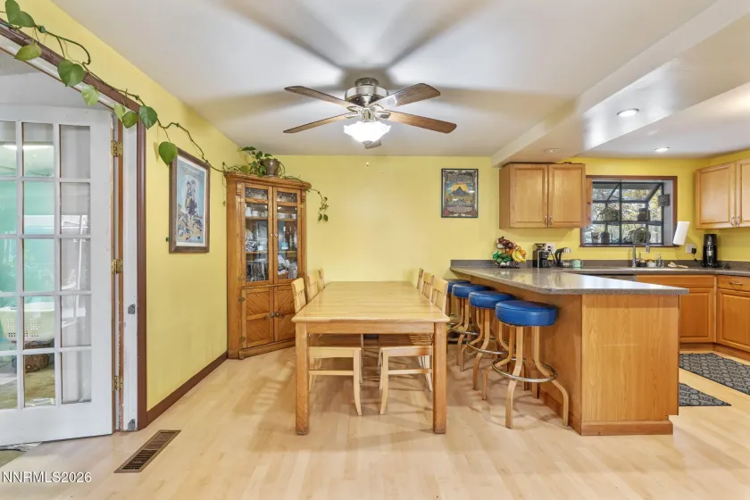 2060 Carlin, Reno, Nevada 89503, 3 Bedrooms Bedrooms, ,2 BathroomsBathrooms,Residential,Residential,Carlin,260003533