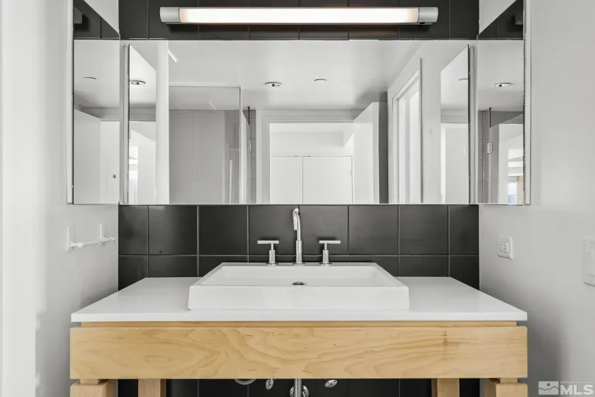 255 Sierra, Reno, Nevada 89501, 1 Bedroom Bedrooms, ,1 BathroomBathrooms,Residential,Residential,Sierra,260003554