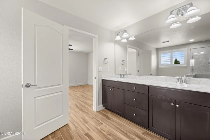 7423 Comet, Sparks, Nevada 89436, 4 Bedrooms Bedrooms, ,3 BathroomsBathrooms,Residential,Residential,Comet,260003563