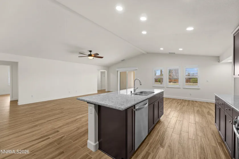 7423 Comet, Sparks, Nevada 89436, 4 Bedrooms Bedrooms, ,3 BathroomsBathrooms,Residential,Residential,Comet,260003563