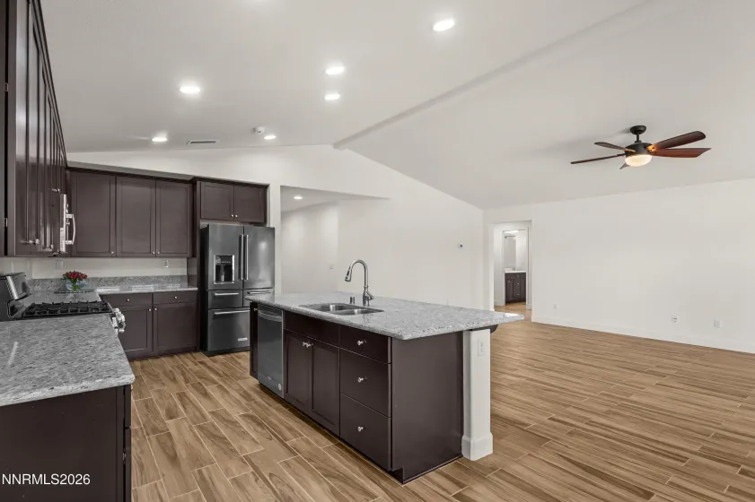 7423 Comet, Sparks, Nevada 89436, 4 Bedrooms Bedrooms, ,3 BathroomsBathrooms,Residential,Residential,Comet,260003563