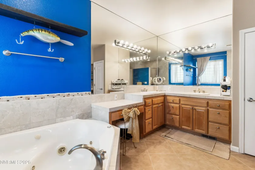 1140 Country Club, Minden, Nevada 89423, 5 Bedrooms Bedrooms, ,4 BathroomsBathrooms,Residential,Residential,Country Club,260003603