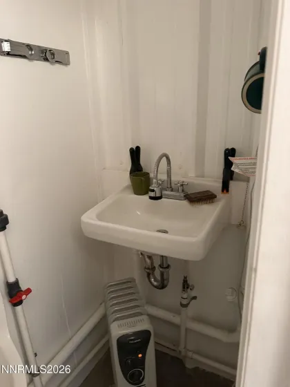 100 Larson, Round Mountain, Nevada 89045, 2 Bedrooms Bedrooms, ,2 BathroomsBathrooms,Residential,Residential,Larson,260003604