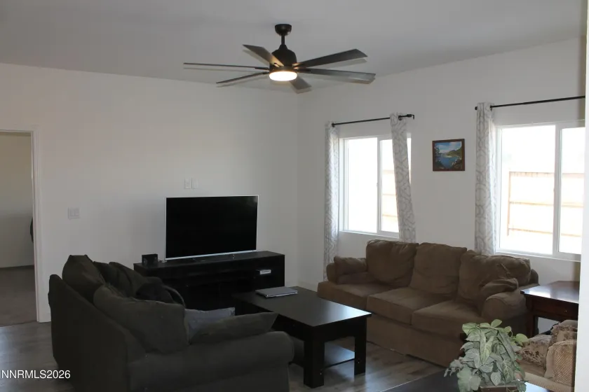 2560 Emerson, Fernley, Nevada 89408, 3 Bedrooms Bedrooms, ,2 BathroomsBathrooms,Residential,Residential,Emerson,260003611