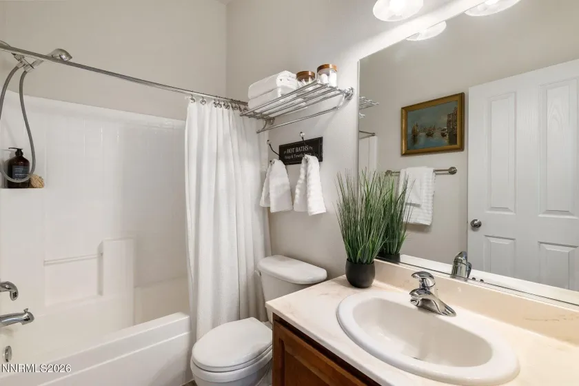 1239 Turnberry, Sparks, Nevada 89436, 3 Bedrooms Bedrooms, ,2 BathroomsBathrooms,Residential,Residential,Turnberry,260003618