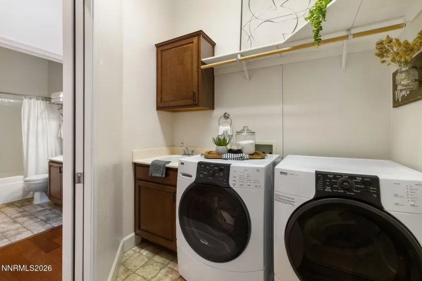 1239 Turnberry, Sparks, Nevada 89436, 3 Bedrooms Bedrooms, ,2 BathroomsBathrooms,Residential,Residential,Turnberry,260003618