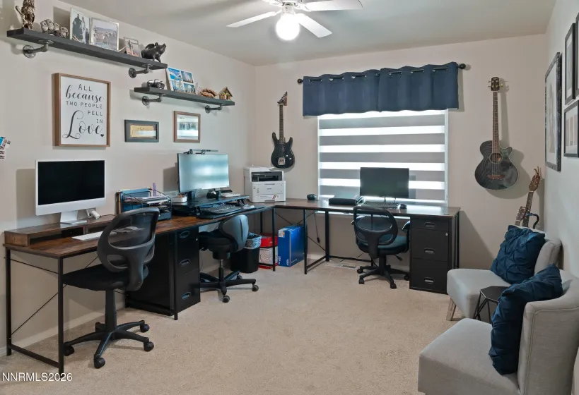 929 Emu, Sparks, Nevada 89441, 4 Bedrooms Bedrooms, ,3 BathroomsBathrooms,Residential,Residential,Emu,260003627