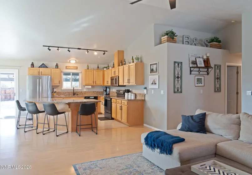 929 Emu, Sparks, Nevada 89441, 4 Bedrooms Bedrooms, ,3 BathroomsBathrooms,Residential,Residential,Emu,260003627