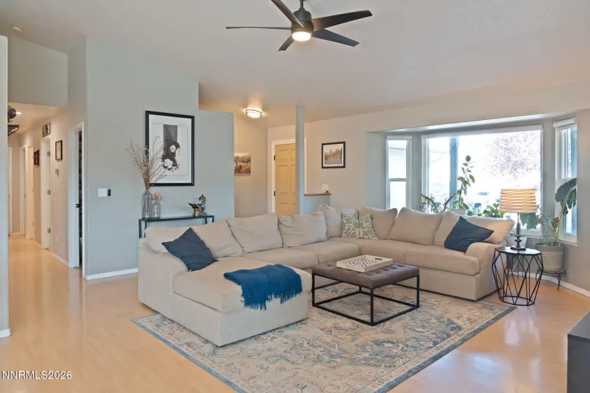 929 Emu, Sparks, Nevada 89441, 4 Bedrooms Bedrooms, ,3 BathroomsBathrooms,Residential,Residential,Emu,260003627