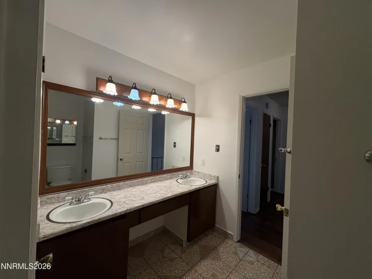 299 Smithridge, Reno, Nevada 89502, 3 Bedrooms Bedrooms, ,2 BathroomsBathrooms,Residential,Residential,Smithridge,260003635