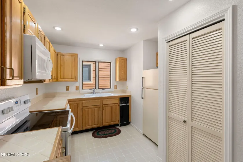 120 Village, Incline Village, Nevada 89451, 2 Bedrooms Bedrooms, ,2 BathroomsBathrooms,Residential,Residential,Village,260003641