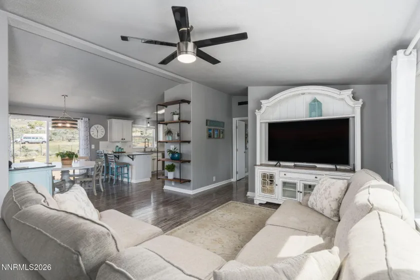 701 7th, Sun Valley, Nevada 89433, 3 Bedrooms Bedrooms, ,2 BathroomsBathrooms,Residential,Residential,7th,260003654