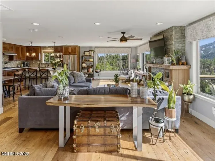 325 Barton, Stateline, Nevada 89449, 4 Bedrooms Bedrooms, ,3 BathroomsBathrooms,Residential,Residential,Barton,260003658