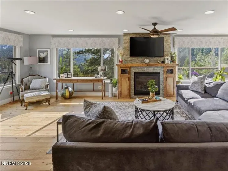 325 Barton, Stateline, Nevada 89449, 4 Bedrooms Bedrooms, ,3 BathroomsBathrooms,Residential,Residential,Barton,260003658