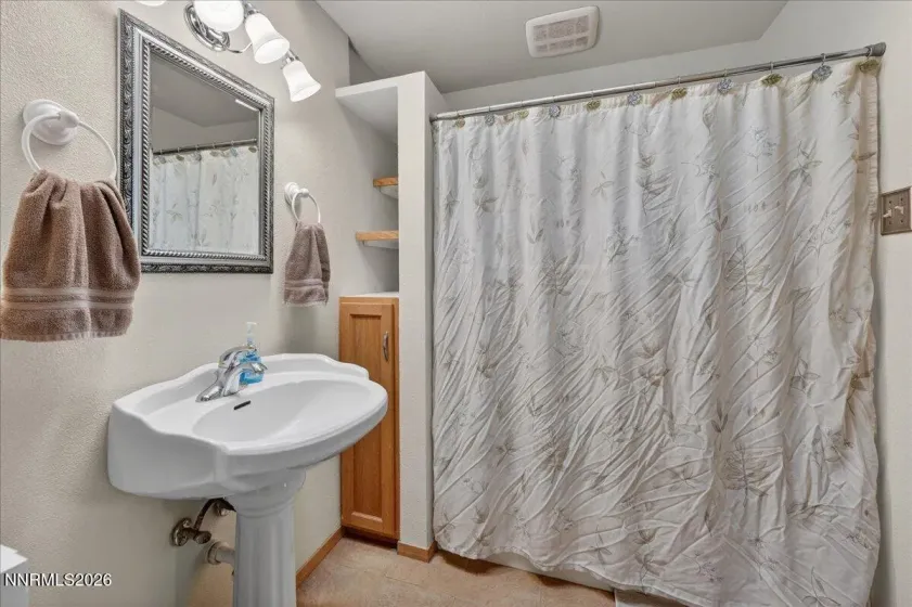 1890 Lander, Reno, Nevada 89509, 3 Bedrooms Bedrooms, ,2 BathroomsBathrooms,Residential,Residential,Lander,260003659