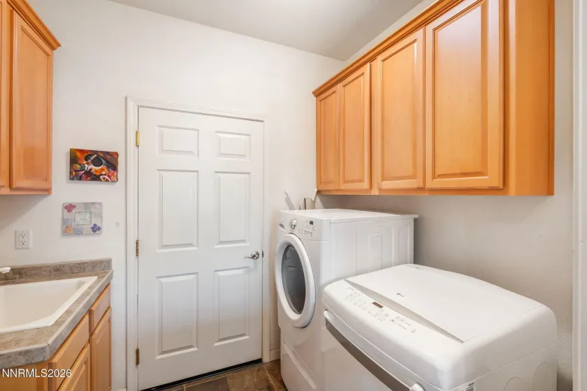 1824 Amberwood, Carson City, Nevada 89703, 3 Bedrooms Bedrooms, ,3 BathroomsBathrooms,Residential,Residential,Amberwood,260003668