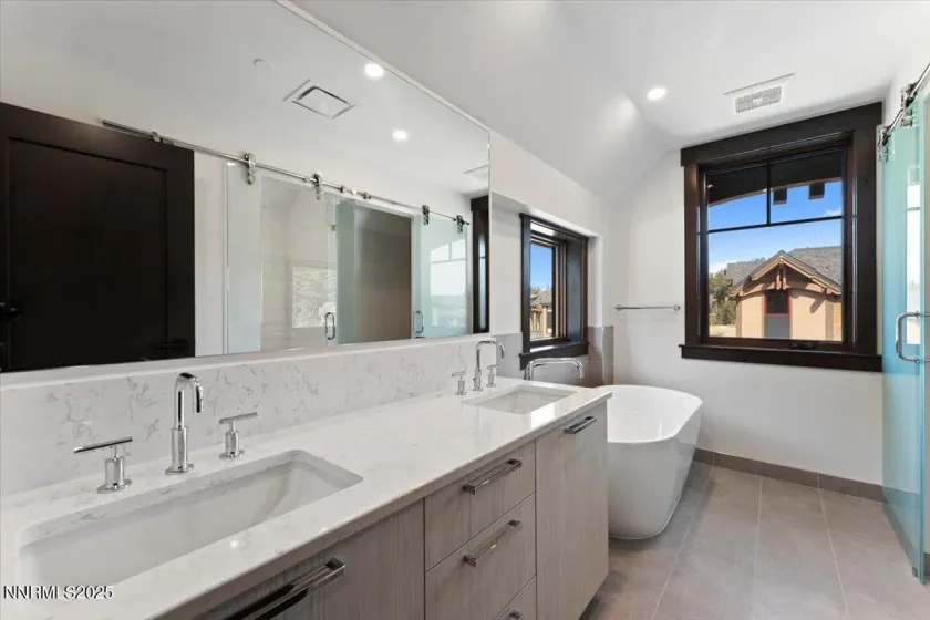 46 Beach Club, Stateline, Nevada 89449, 3 Bedrooms Bedrooms, ,3 BathroomsBathrooms,Residential,Residential,Beach Club,250058101