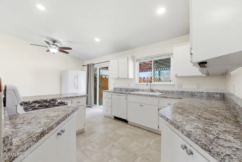 1336 Honeybee, Gardnerville, Nevada 89460, 3 Bedrooms Bedrooms, ,2 BathroomsBathrooms,Residential,Residential,Honeybee,260003676