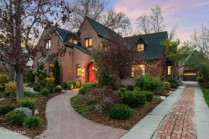 581 Ridge, Reno, Nevada 89501, 4 Bedrooms Bedrooms, ,3 BathroomsBathrooms,Residential,Residential,Ridge,260003678