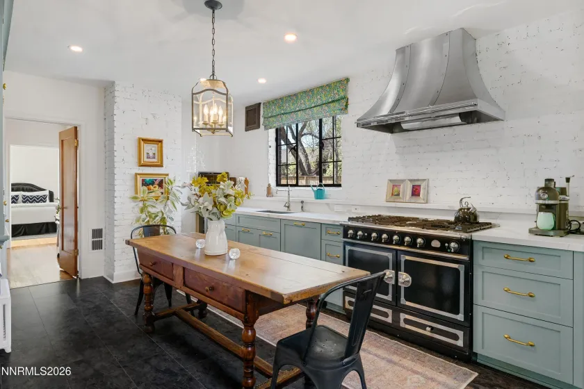 581 Ridge, Reno, Nevada 89501, 4 Bedrooms Bedrooms, ,3 BathroomsBathrooms,Residential,Residential,Ridge,260003678