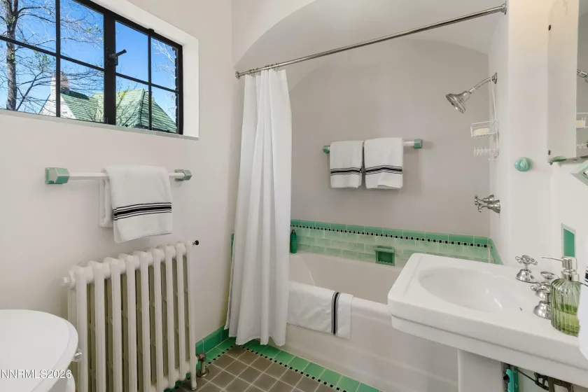 581 Ridge, Reno, Nevada 89501, 4 Bedrooms Bedrooms, ,3 BathroomsBathrooms,Residential,Residential,Ridge,260003678